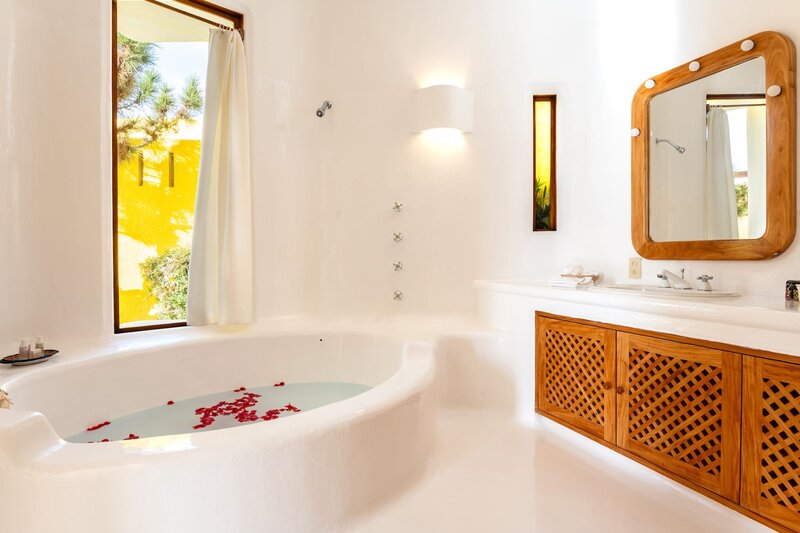 04-2-4-Sol-de-Oriente-Luxury-Villa-Careyes-Mexico-Bathroom-8173