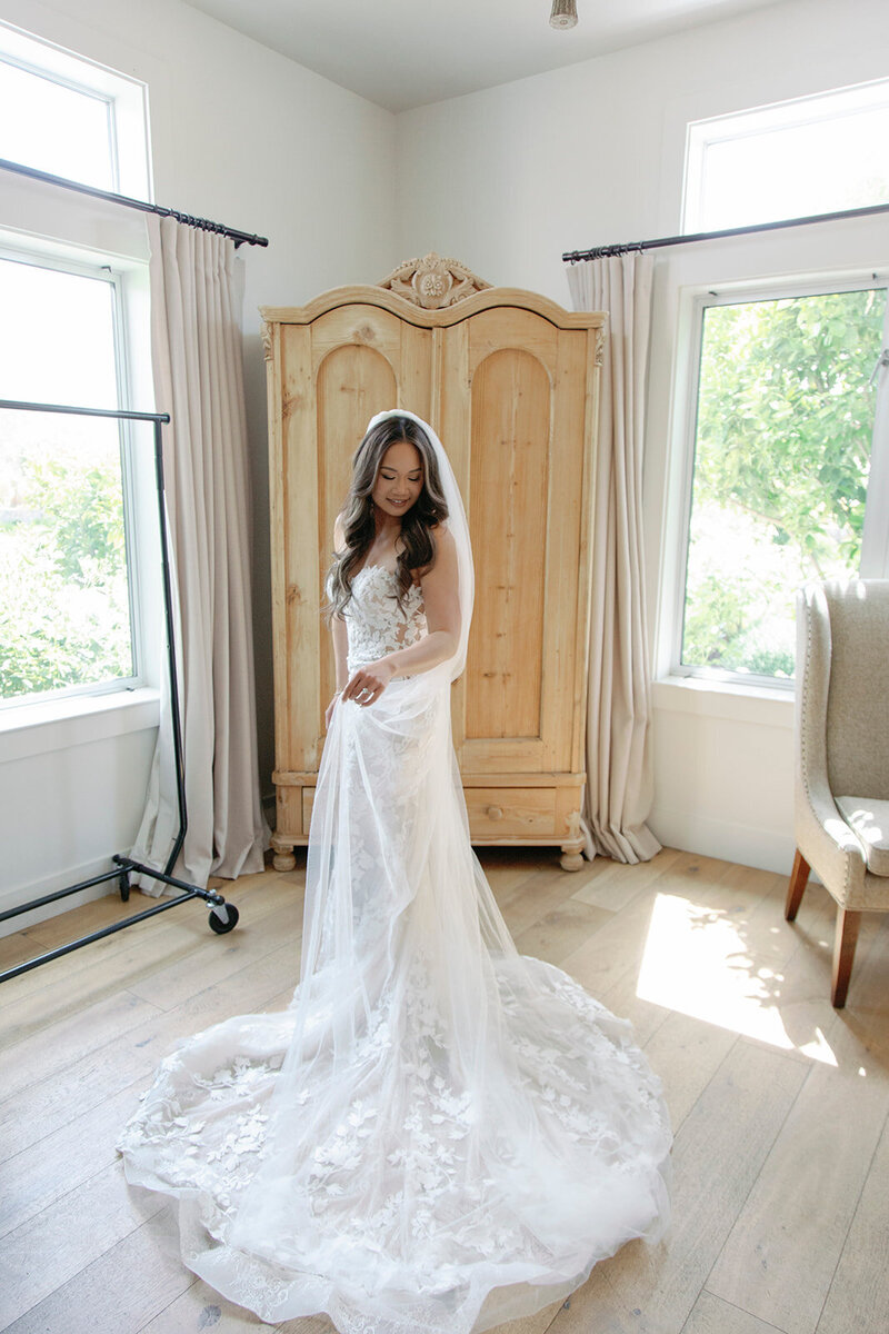 bridal-preparation-wedding-the-barn-at-harrow-cellars-sonoma-ca94