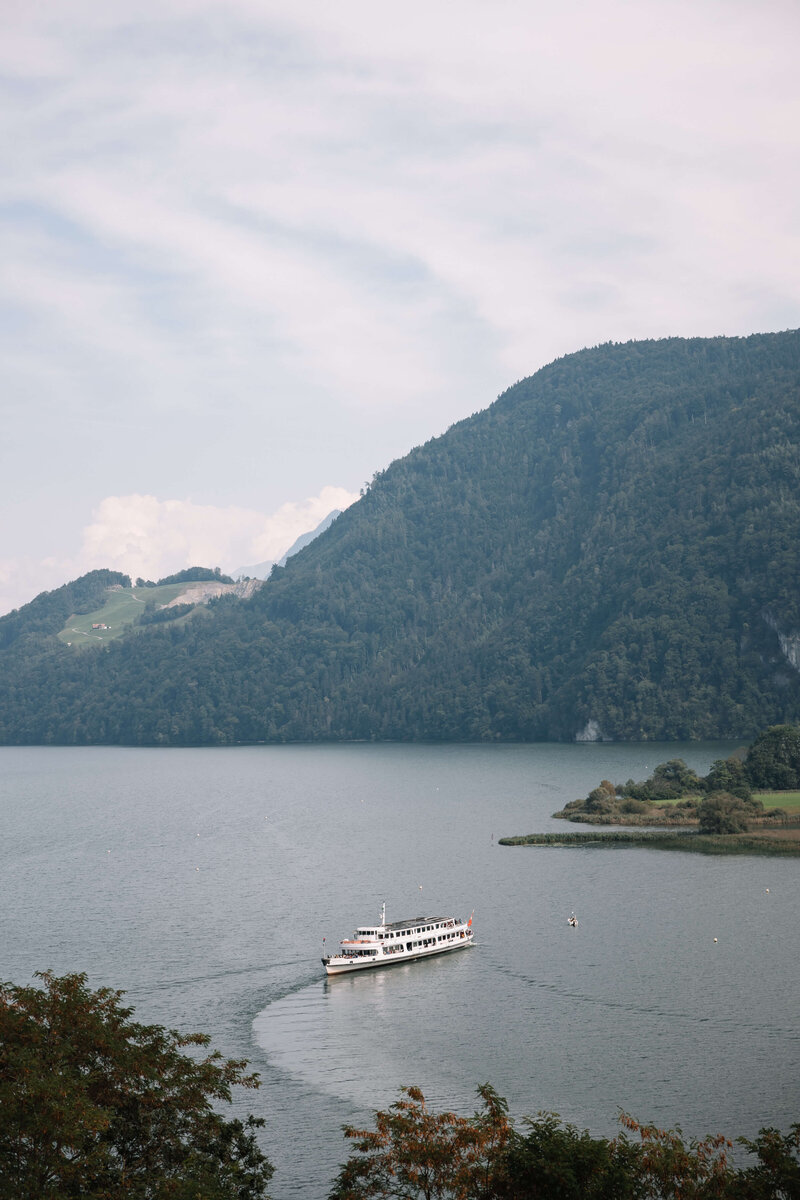 nika-helgeson-photography-canada-lake-cruise-mountain-view