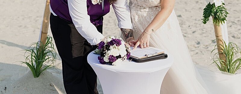 funeral flowers preserved in resin keychain 