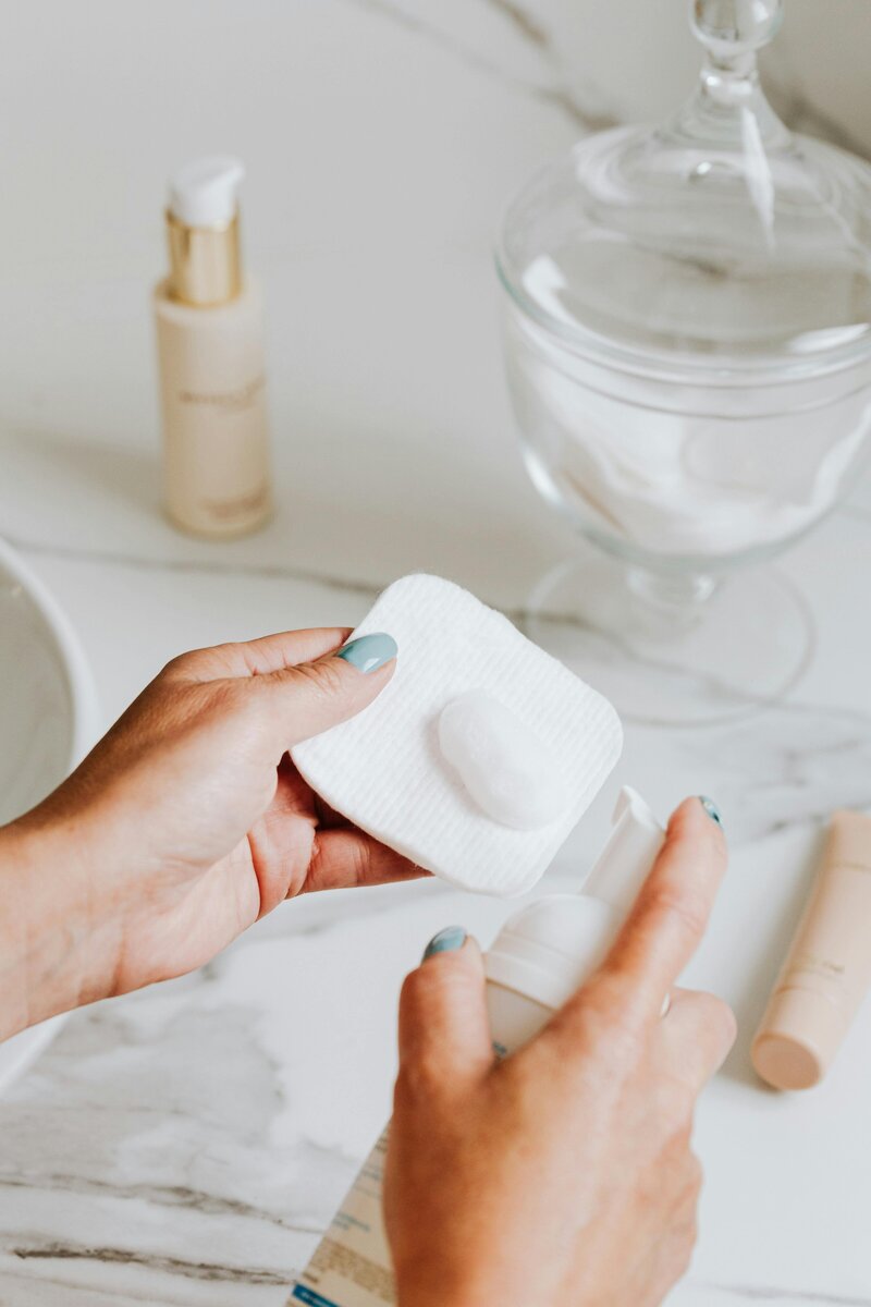 Cotton pad and water on it.