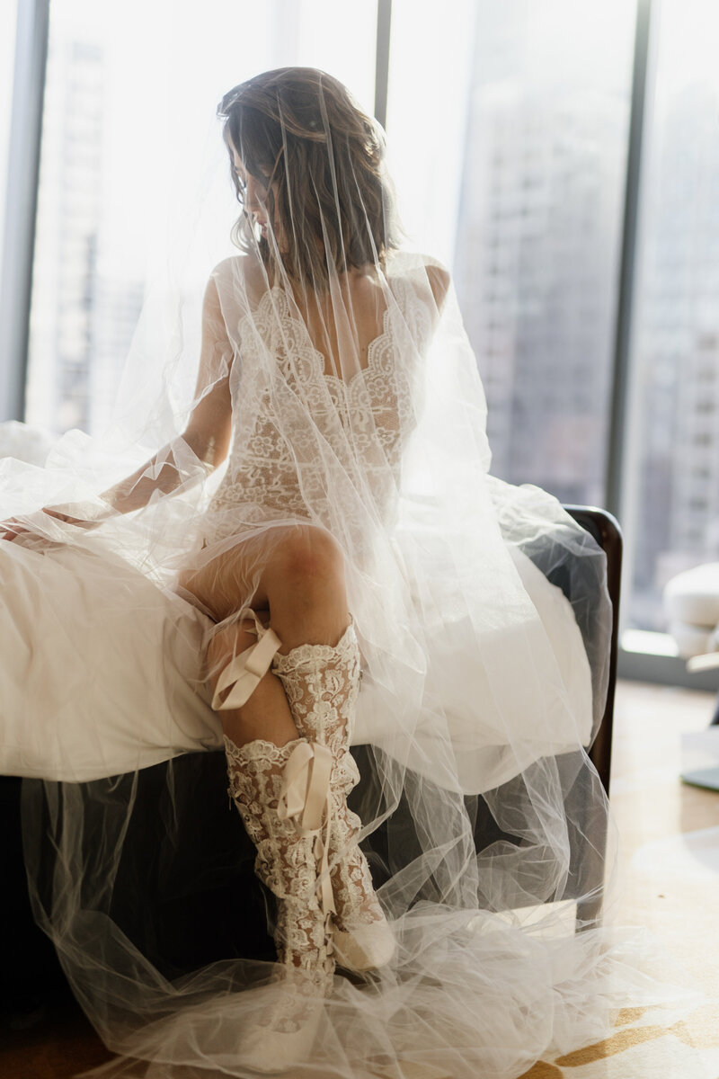 Millennium-Moments_Chicago_Wedding_Photographer_shop-alexandra-jo_Viceroy-Hotel_Flutter-Dress_Robe_Bridal_house-of-elliot-boudoir_Veil_Short-Hair