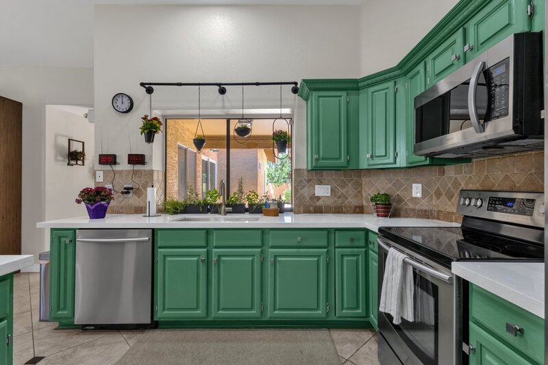 27-web-or-mls-17814-n-56th-st