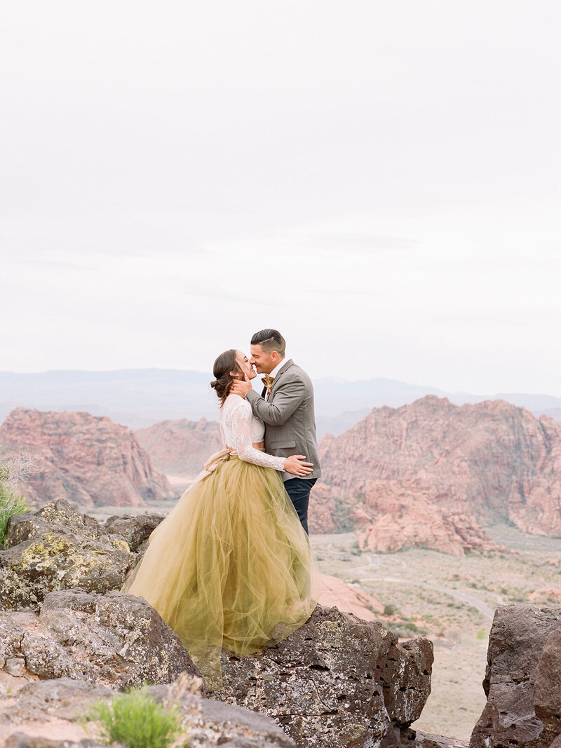 Capture the thrill of adventure elopements in California with  Heather Anderson Photo, an expert elopement photographer. Specializing in breathtaking locations and authentic moments, creating unforgettable memories for daring couples.