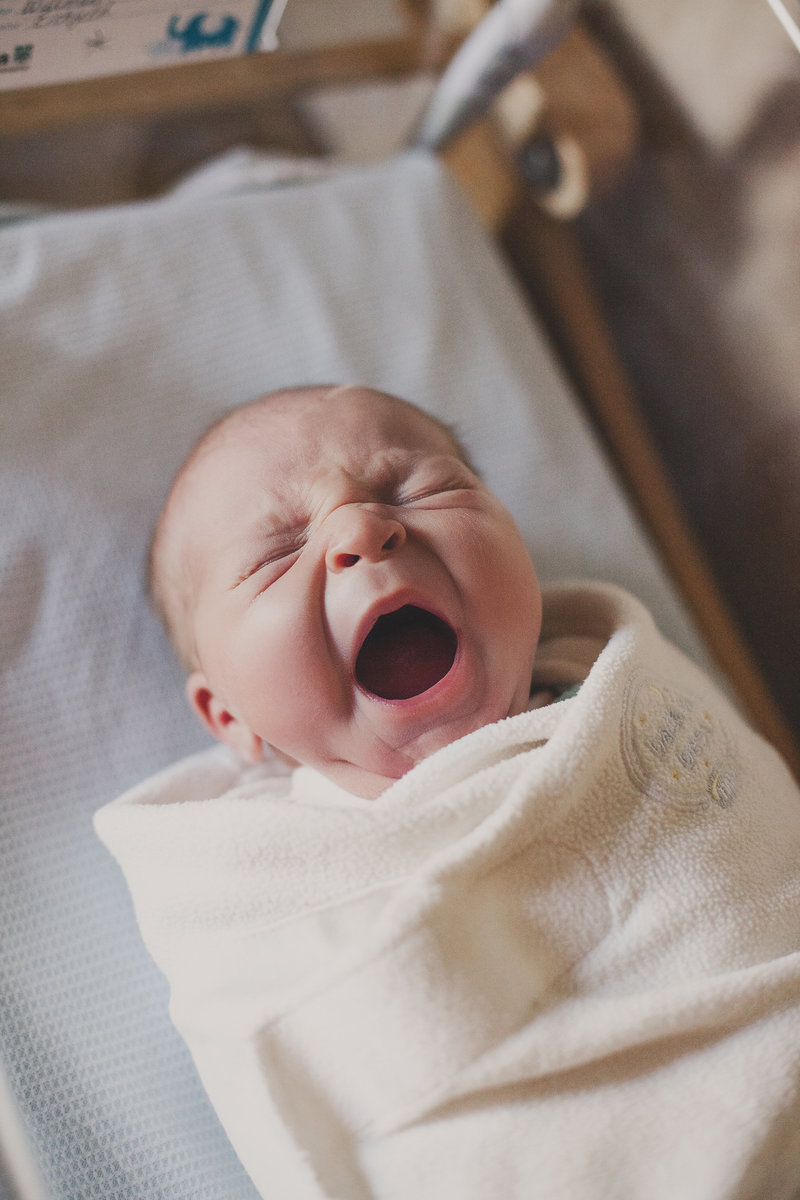 Newborn Yawning Sioux Falls Family Photographer
