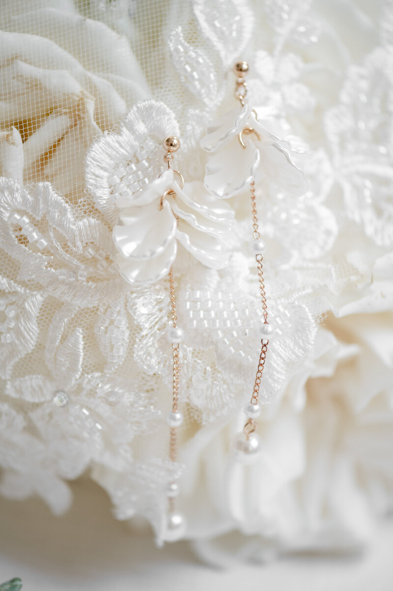 Indiana_Michigan_Wedding Planner_Lizton_Lizton Lodge_Her Earrings_Details