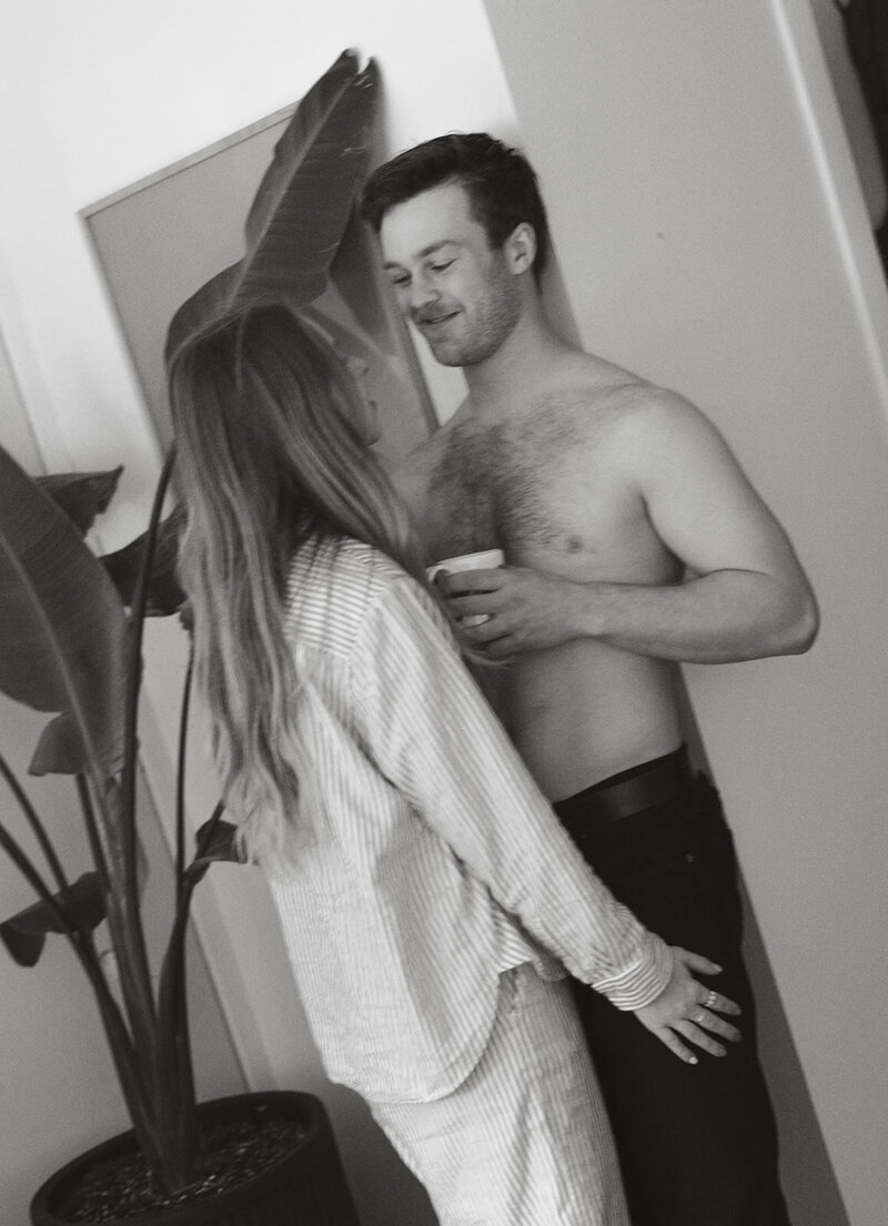 with-love-from-canadian-bc-based-engagement-wedding-elopement-photographer-in-home-adventurous-couple-session-127