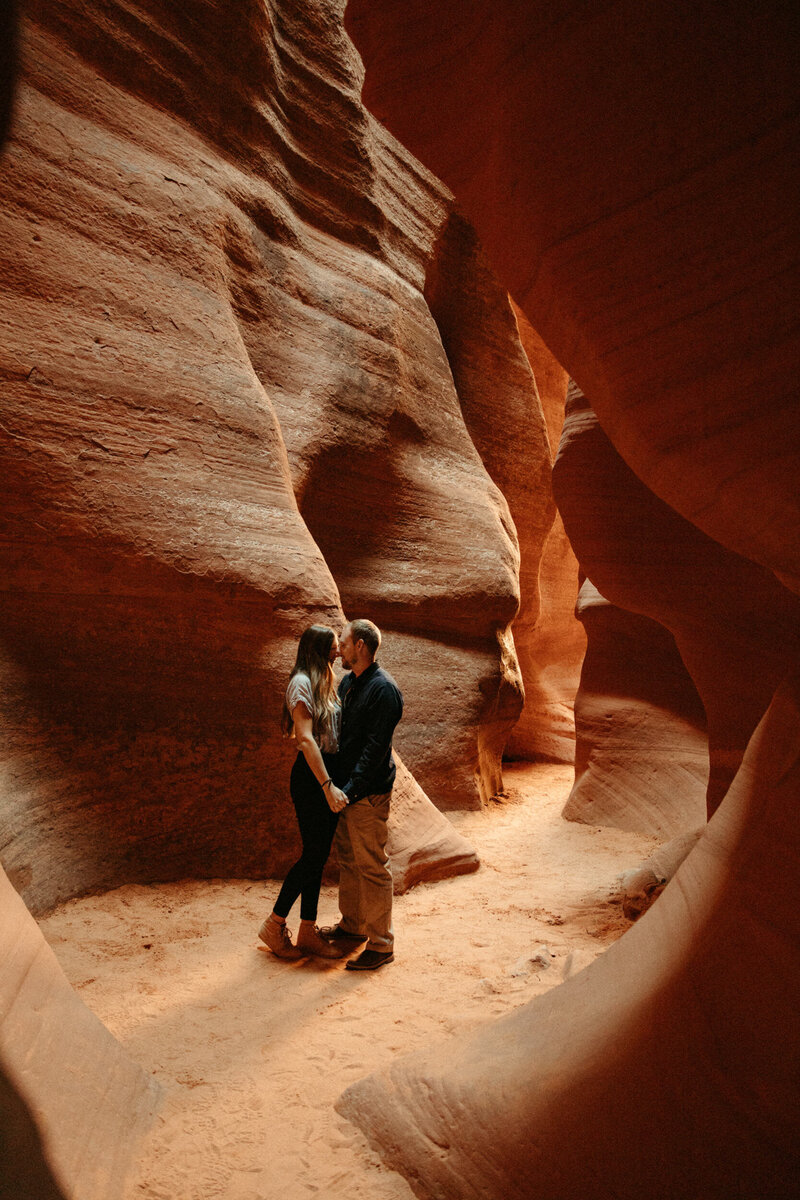 antelope-canyon-desert-page-arizona-southern-utah-slot-canyon-elopement-photographer