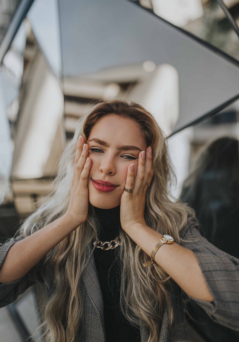 holding-face