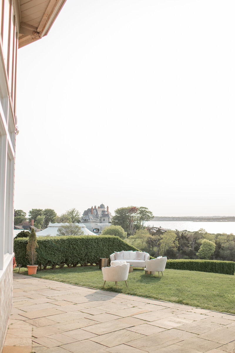 OceanCliffNewport_bleachedfloralweddingstyledshoot_CharityHopePhotography-194
