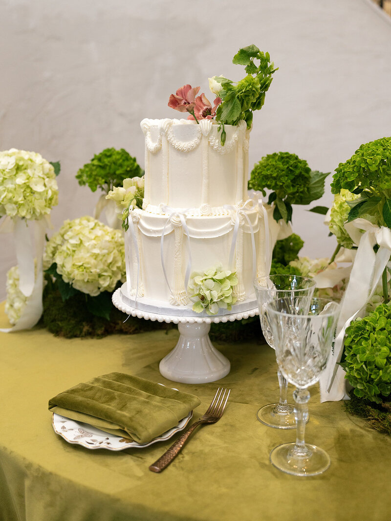 villa-antonia-romantic-wedding-cake-austin-texas.jpg