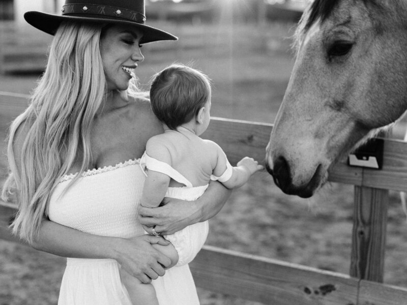 Breastfeeding Session in Central TX-9125