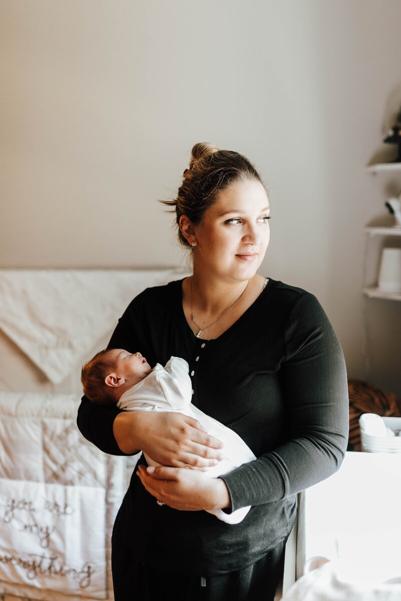 Lifestyle photos with newborn done by Sydnie Decou Photography
