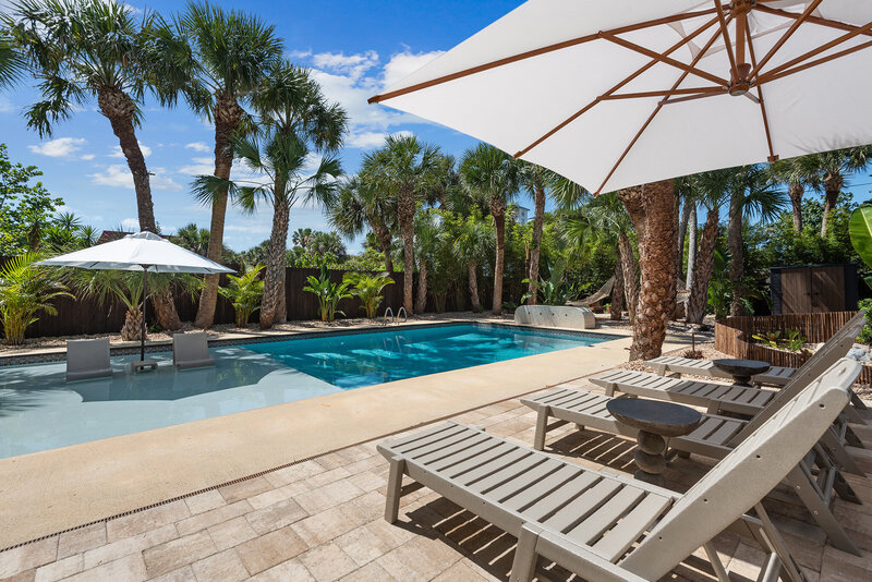 04-casual-tropical-poolside-hammock-retreat