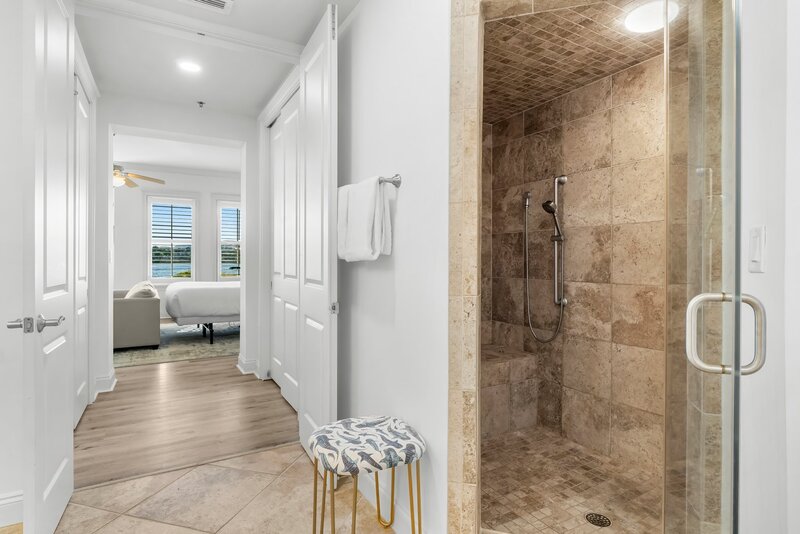 9-web-or-mls-118 Carillon Market St 102-16