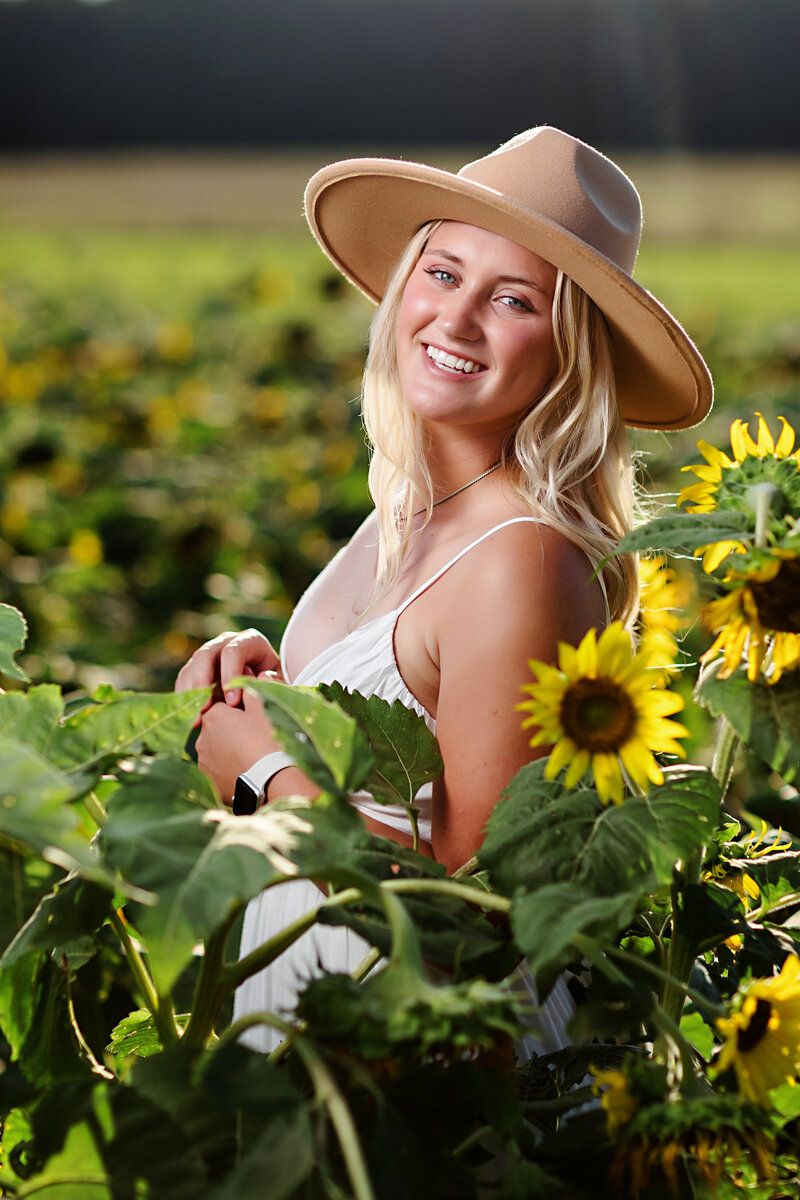 senior-portrait-hat-sunflower-summer