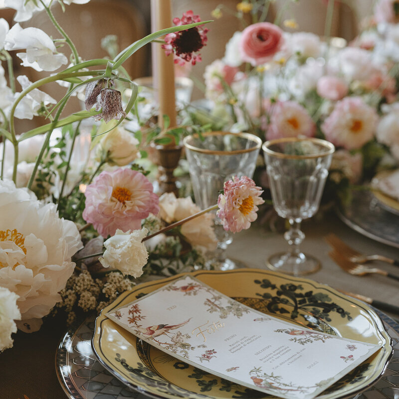 winsome-floral-tablescape-villa-corsini-tuscany-wedding