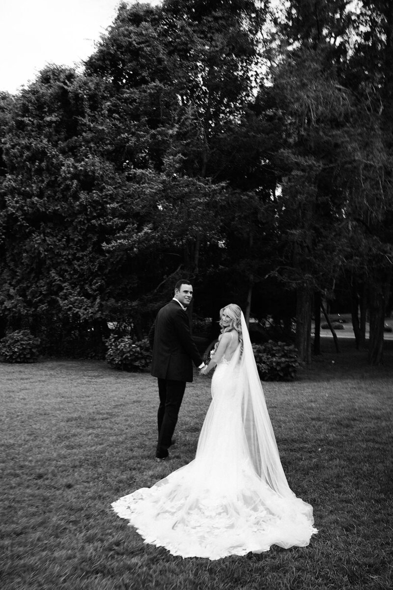 black and white image of Nassau County bride and groom