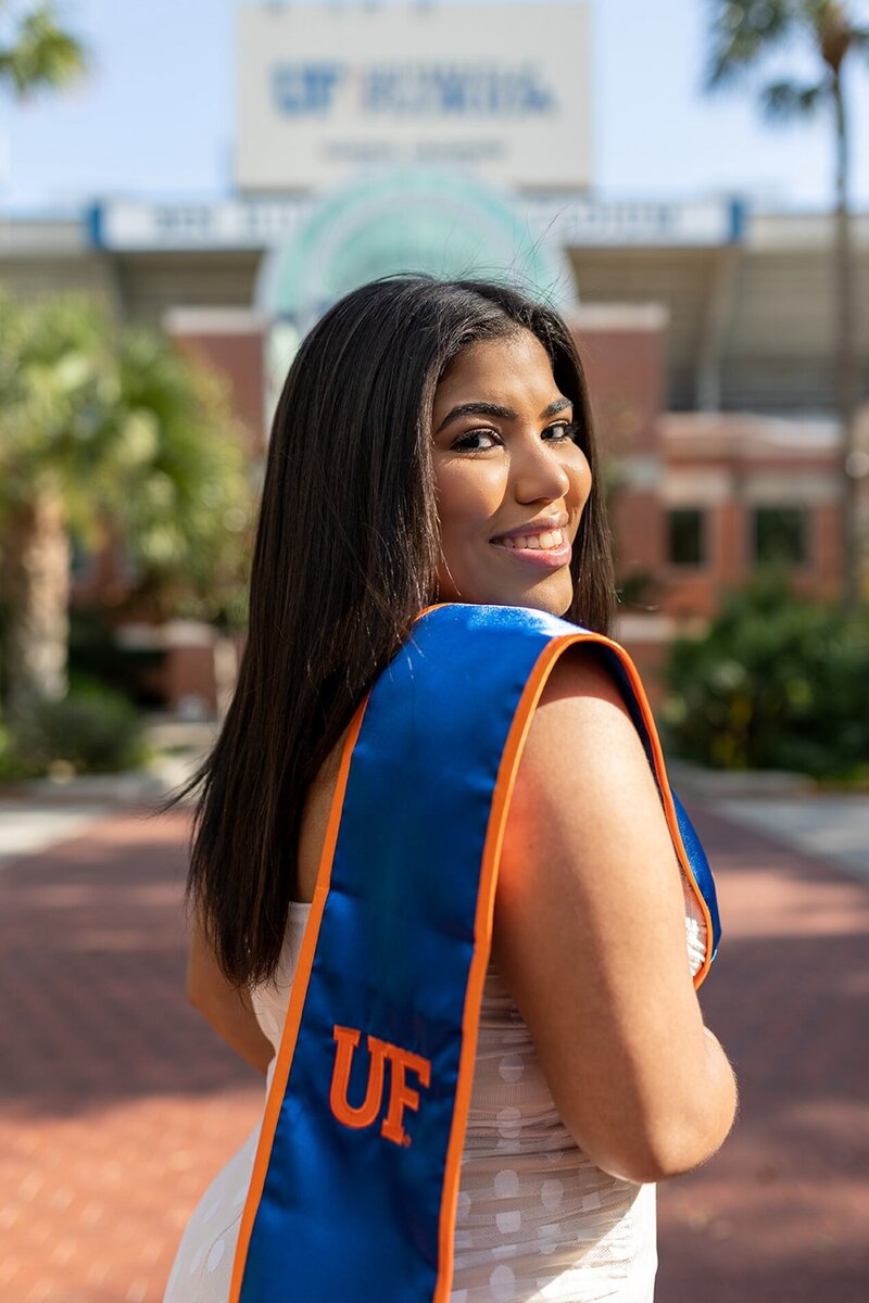 uf graduation pictures girl on campus