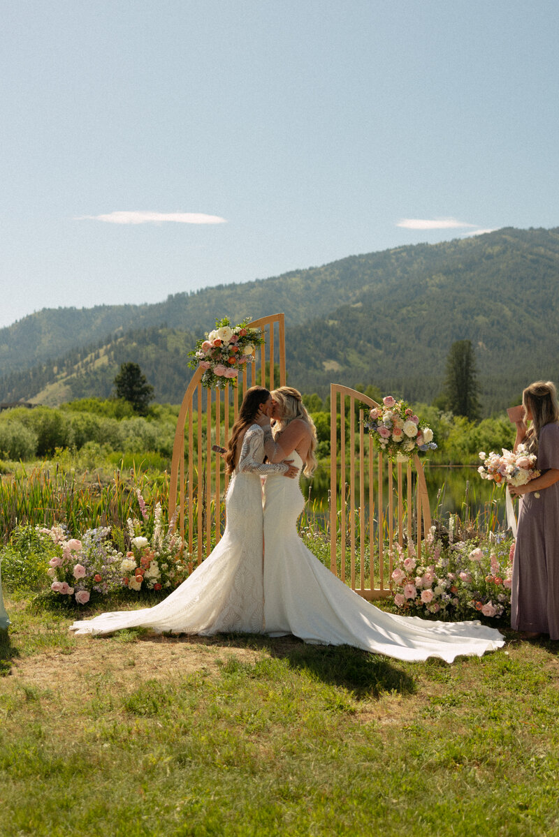 garden-valley-lgbt-micro-wedding-spring-jayde-mikenzie-photography-23