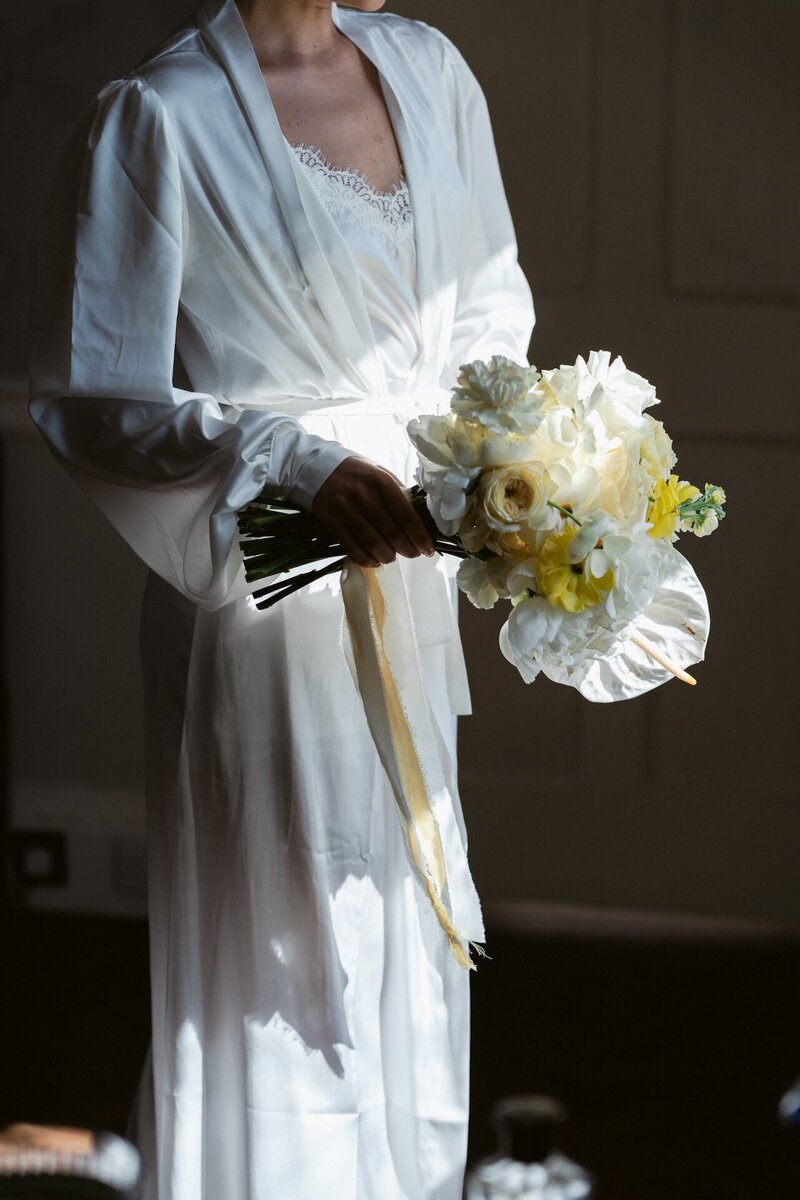 timeless-romantic-luxury-wedding-flowers-details-london-bride-photography