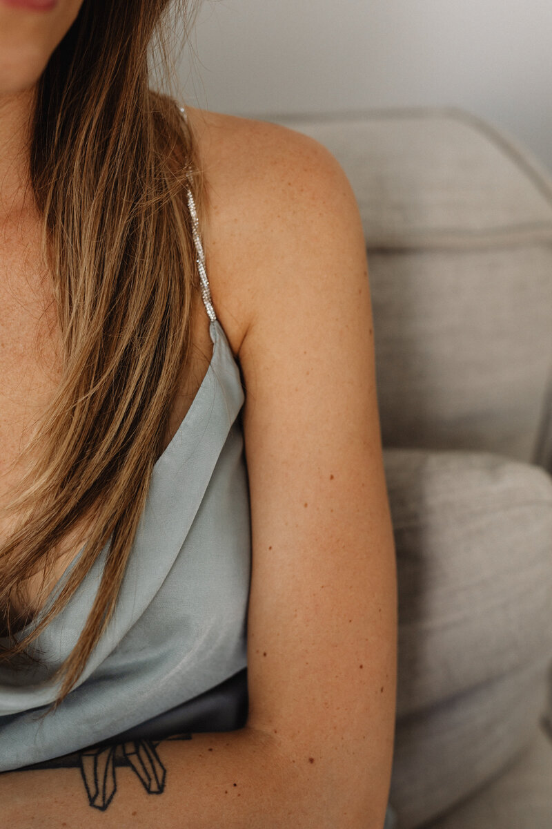 kaboompics_balanced-lifestyle-women-technology-home-comforts-32230