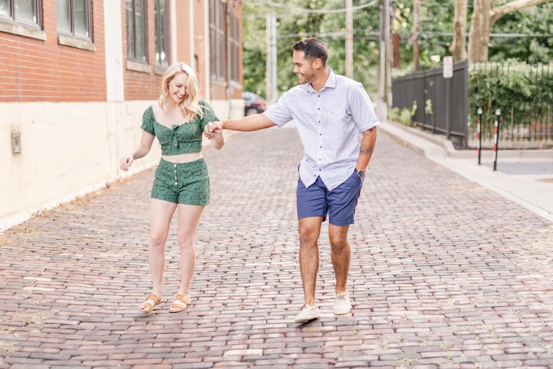 engagement-photos-in-short-north-at-goodale-park-in-downtown-columbus-ohio_1106