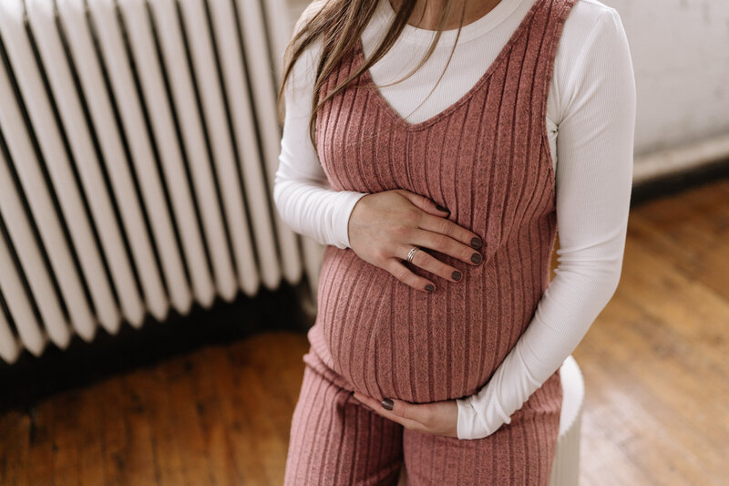 MN Maternity Photographer Beyond the Pines L2307