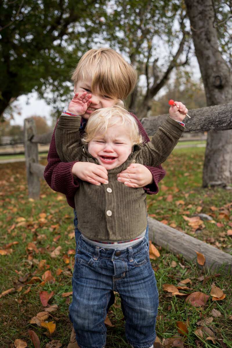 family photographer sibling photo session valley forge pennsylvania