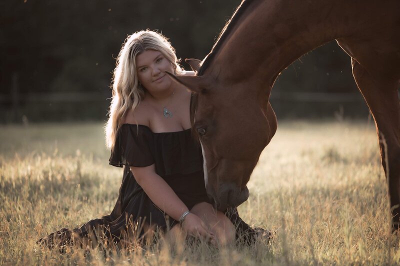 Golden hour portrait with horse edited using Mellow Light preset – soft glow, gentle contrast, and natural warmth for storytelling in evening light.