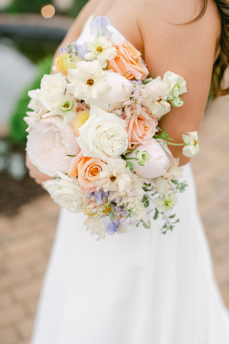 wedding flowers mn on table designed by Artful Events Design, Minnesota wedding florists.