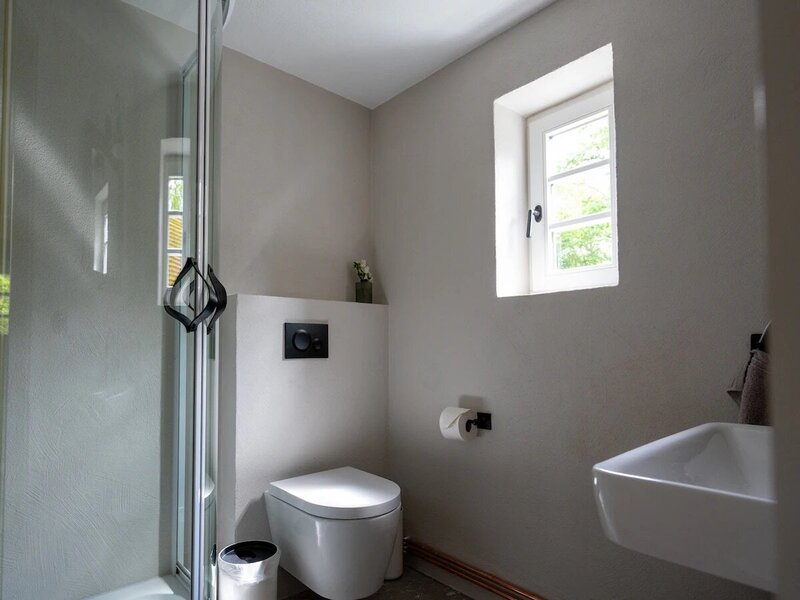 Badezimmer-Schlafzimmer-4-1-Wassermühle-Triglitz-Ferienunterkunft-Deutschland