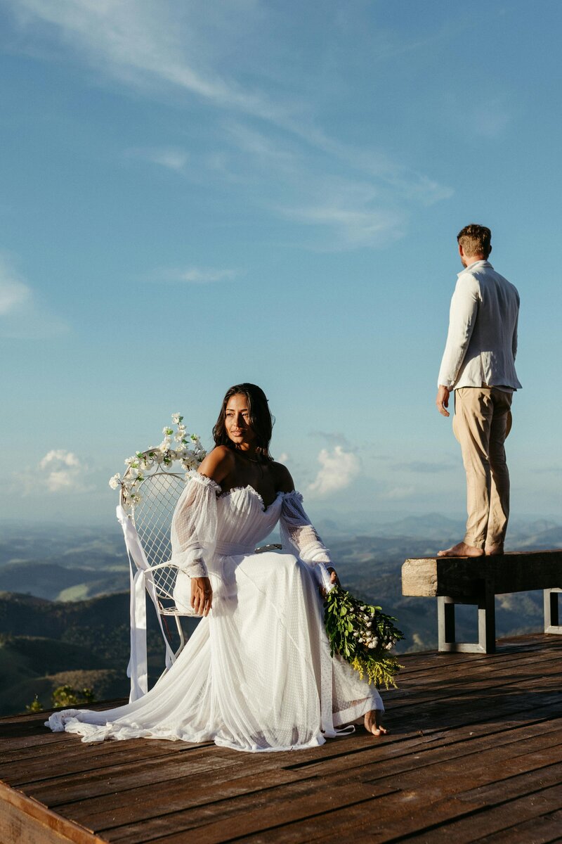 wedding couple kissing 