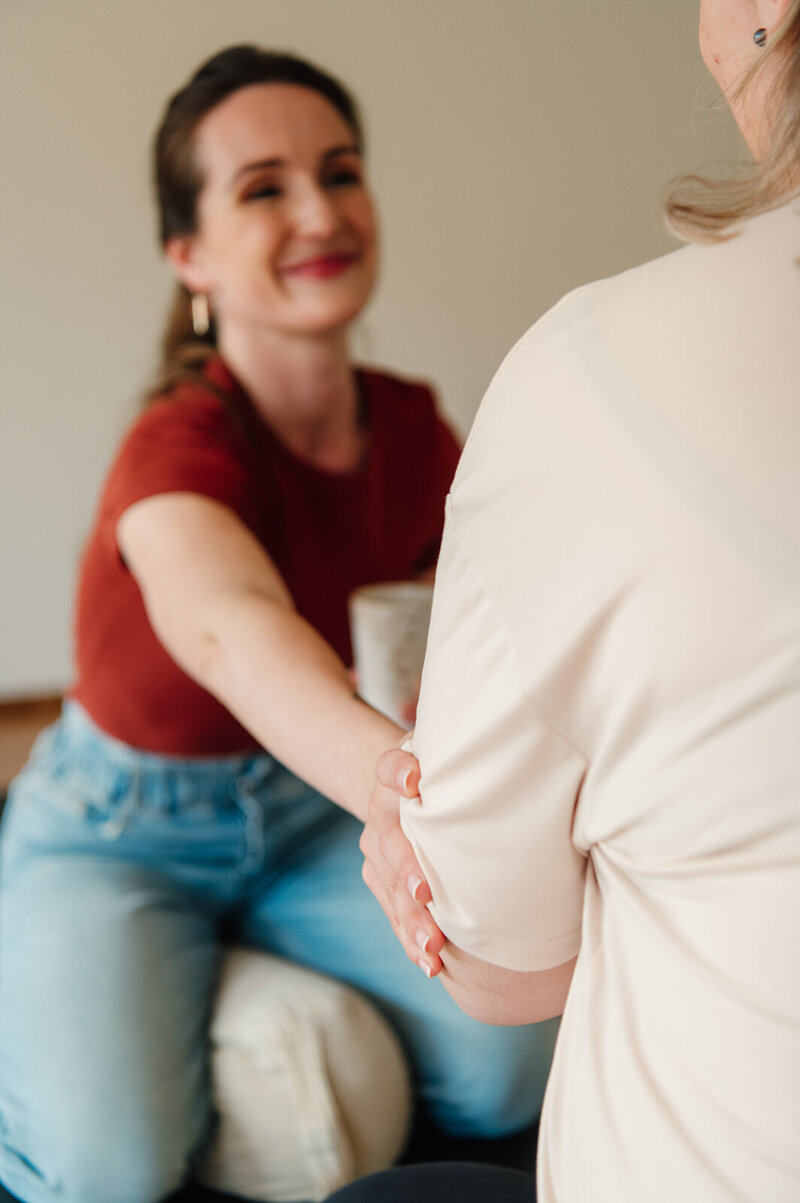 Reborn biedt holistische ondersteuning voor vrouwen. Yoga, zwangerschapsyoga, ademcoaching, ademtherapie, ayurvedische consulten met individueel voedingsadvies en levensstijladvies, en doula, pre- en postnatale zorg. Bornem - Dendermonde - Antwerpen