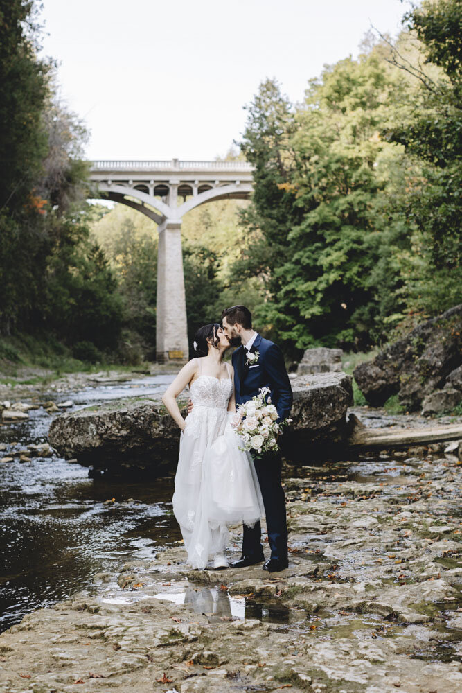 torontophotographerweddingelora