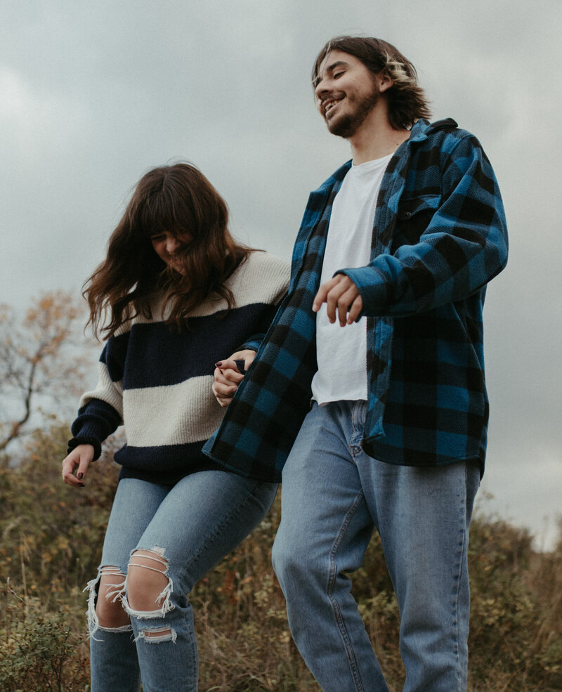 Couples_Session_Saskatoon_Cranberry_Flats_KaylaCassidyPhotography-17