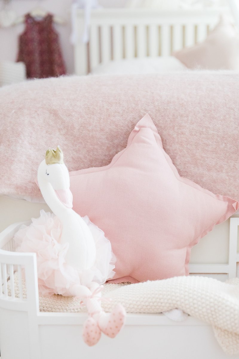 Lola&Masey030 - Copy swan