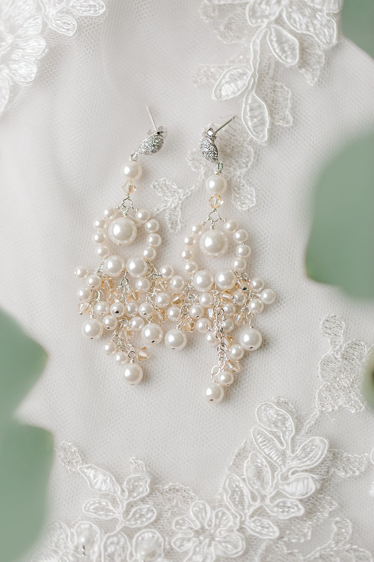Wedding-Inspiration-Bridal-Earings-Photo-by-Uniquely-His-Photography07
