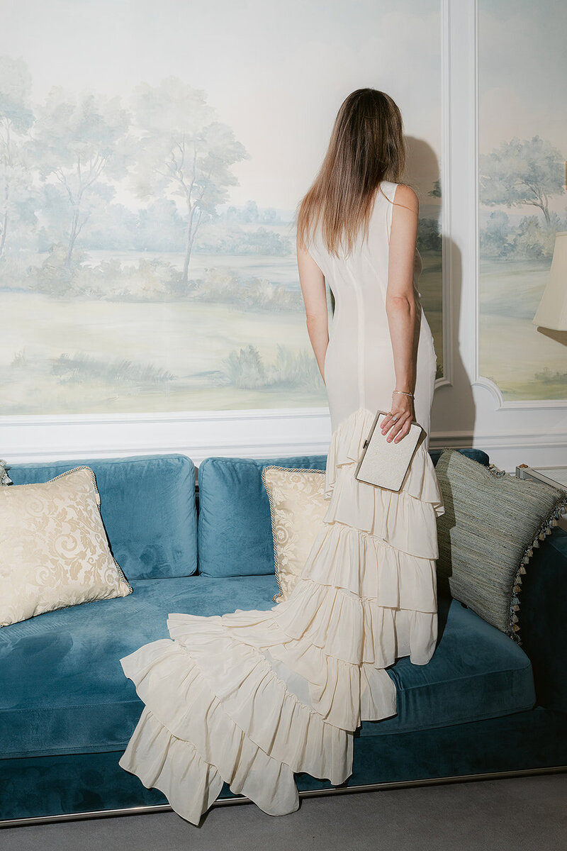 Editorial photoshoot in New York featuring Sara Nicole Vintage and Julbox high-end luxury bridal fashion. Exclusive vintage wedding gown captured in a New York bridal editorial.