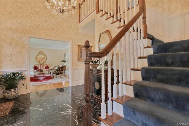 15 Bedeckers Interiors - Kristine Gregory - stairway BEFORE
