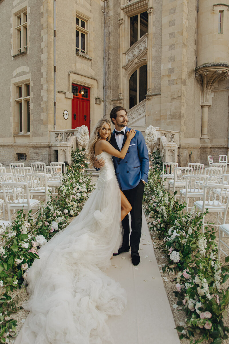 Mal Pugh & Dansby Swanson marry in all white outdoor ceremony