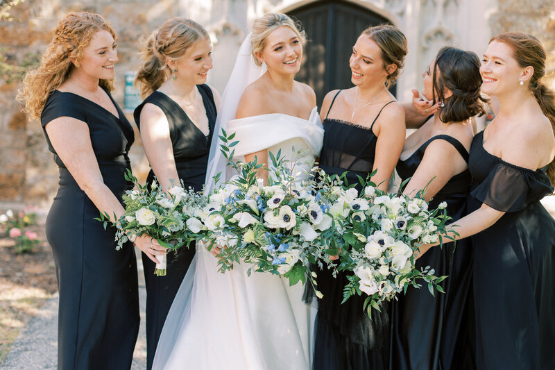 Your Perfect Bridal Bouquet: Sizing, Shapes & Style - justbloomdweddings.com Your Perfect Bridal Bouquet: Sizing, Shapes & Style - justbloomdweddings.com