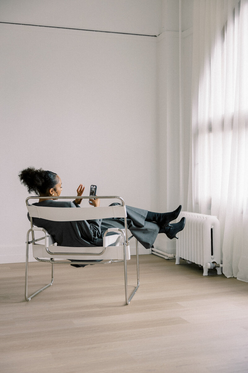 woman planning out her business goals on a calendar and notepad