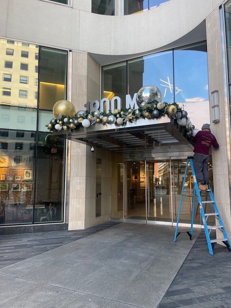 Commercial-Holiday-Decorations-4