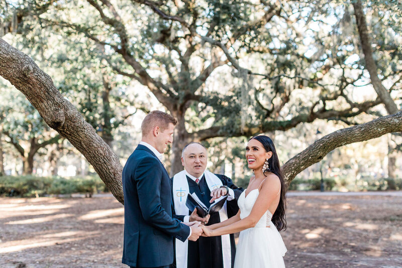 Savannah_Elopement_in_Forsyth_Park__Low_branch01