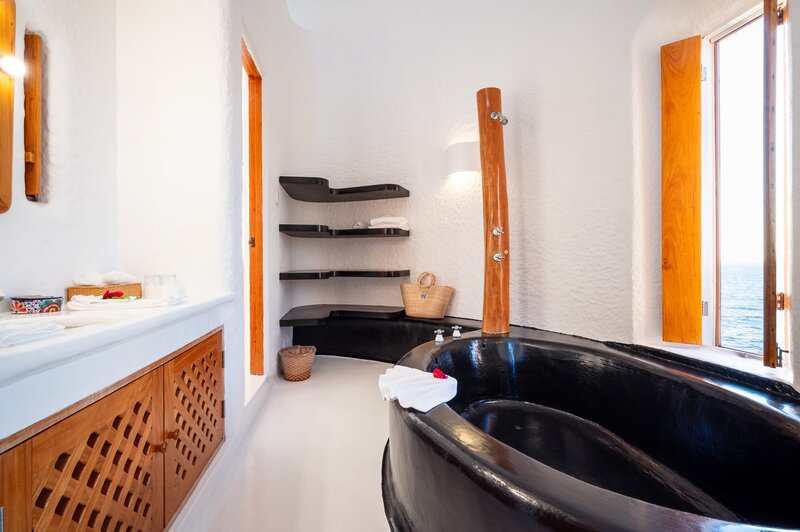 04-4-5-Sol-de-Occidente-Luxury-Villa-Careyes-Mexico-Tower-Bathroom-4327