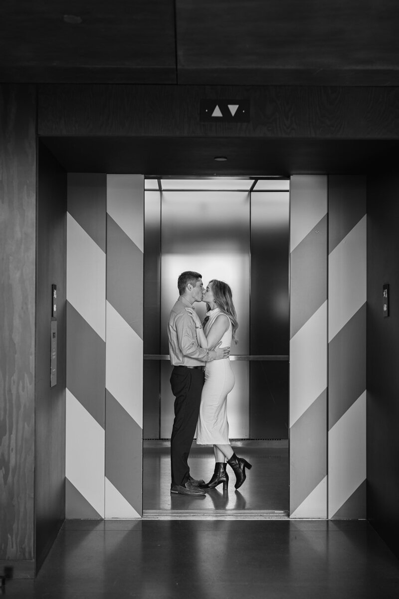 couple-kissing-elevator-closing-nyc