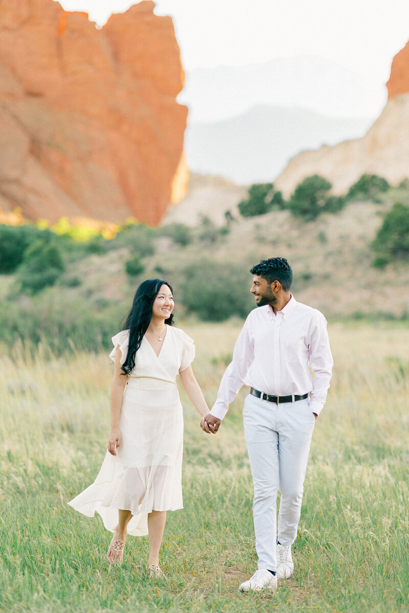 Garden-Of-The-Gods-Engagement-Photos-16