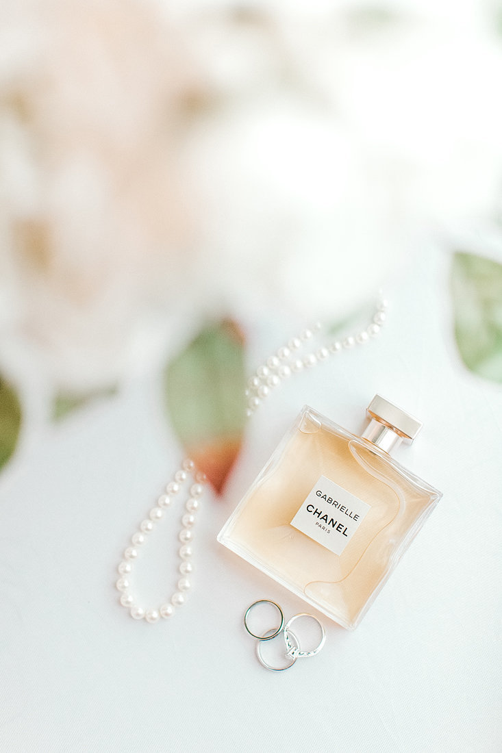 Wedding-Inspiration-Bridal-Perfume-Photo-by-Uniquely-His-Photography02
