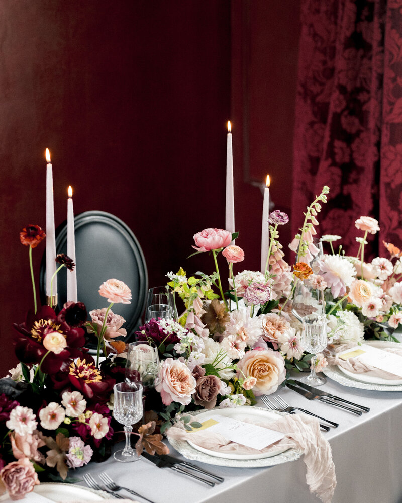 A large pastel centrepiece fills the table at a reception at Chateau St Agnes.